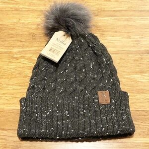 NWT Dark gray chunky cable knit winter hat w/ faux fur pom pom. Nollia. One Size